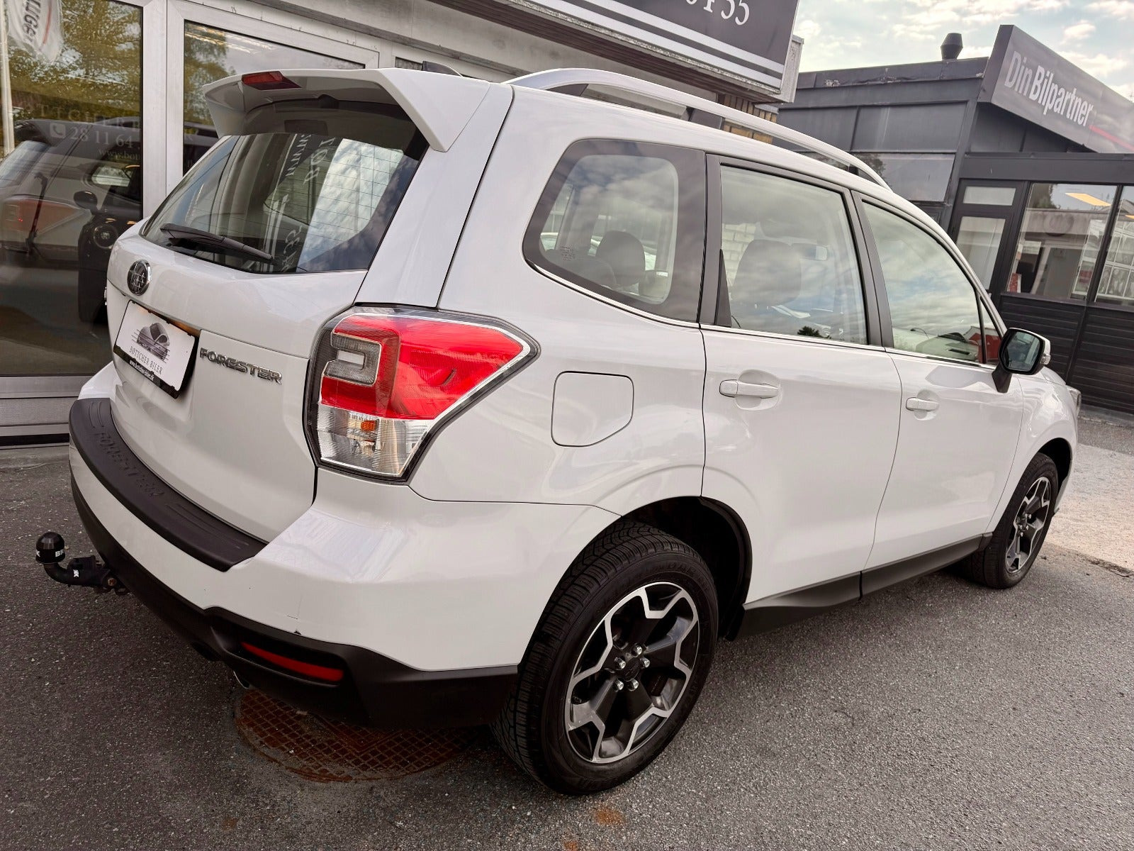 Hvid Subaru Forester fra 2019