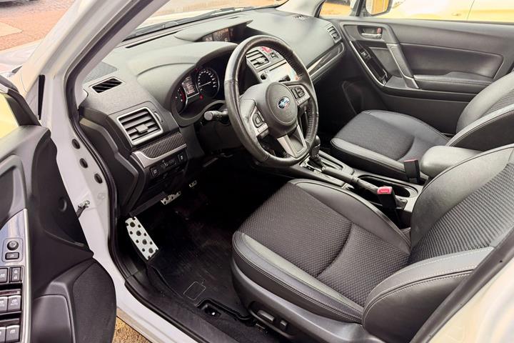 Hvid Subaru Forester fra 2019