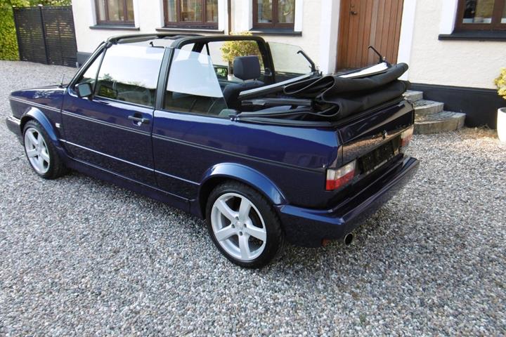 Blå VW Golf III fra 1990 set udefra