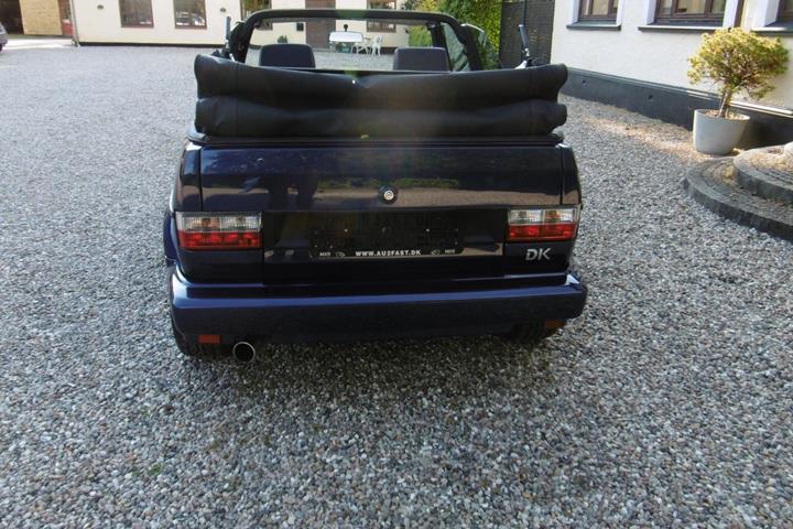 Blå VW Golf III fra 1990 set udefra
