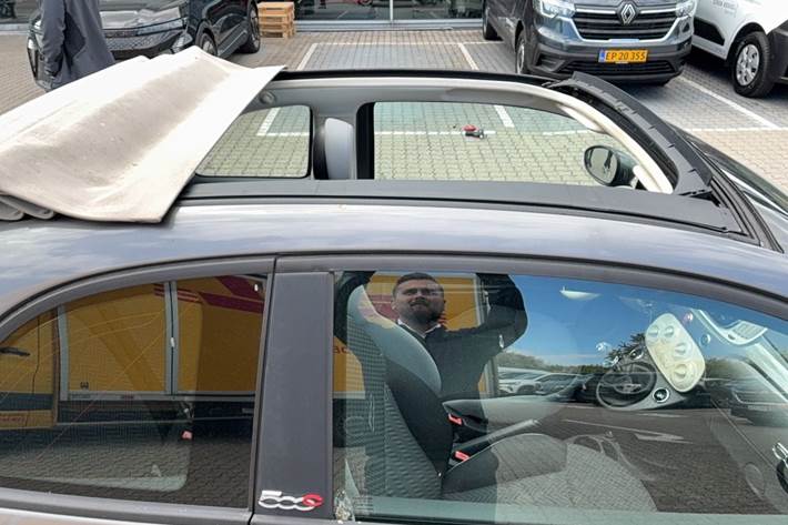 Grå Fiat 500C fra 2017