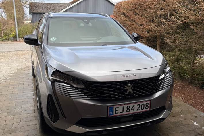 Grå Peugeot 5008 fra 2024