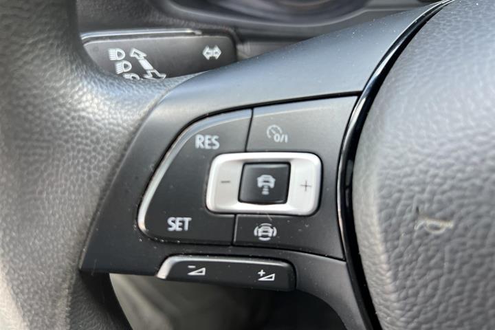 Grå VW Crafter 35 fra 2022