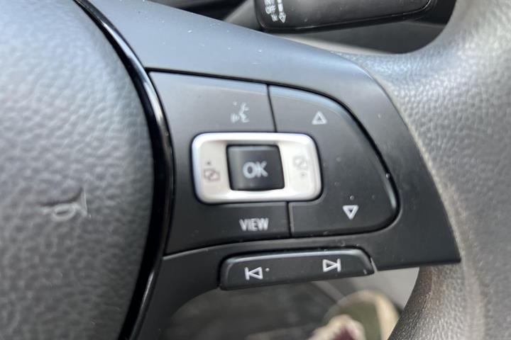 Grå VW Crafter 35 fra 2022