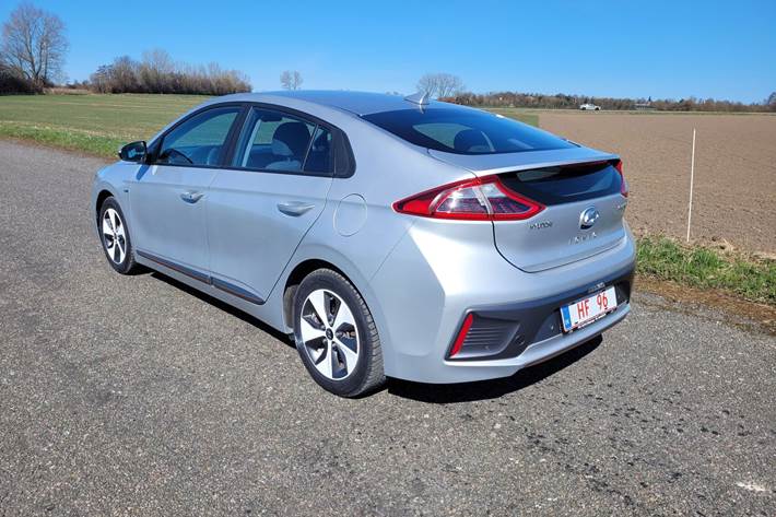 Sølv Hyundai Ioniq fra 2017