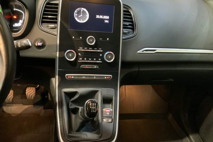 Hvid Renault Grand Scenic IV fra 2017