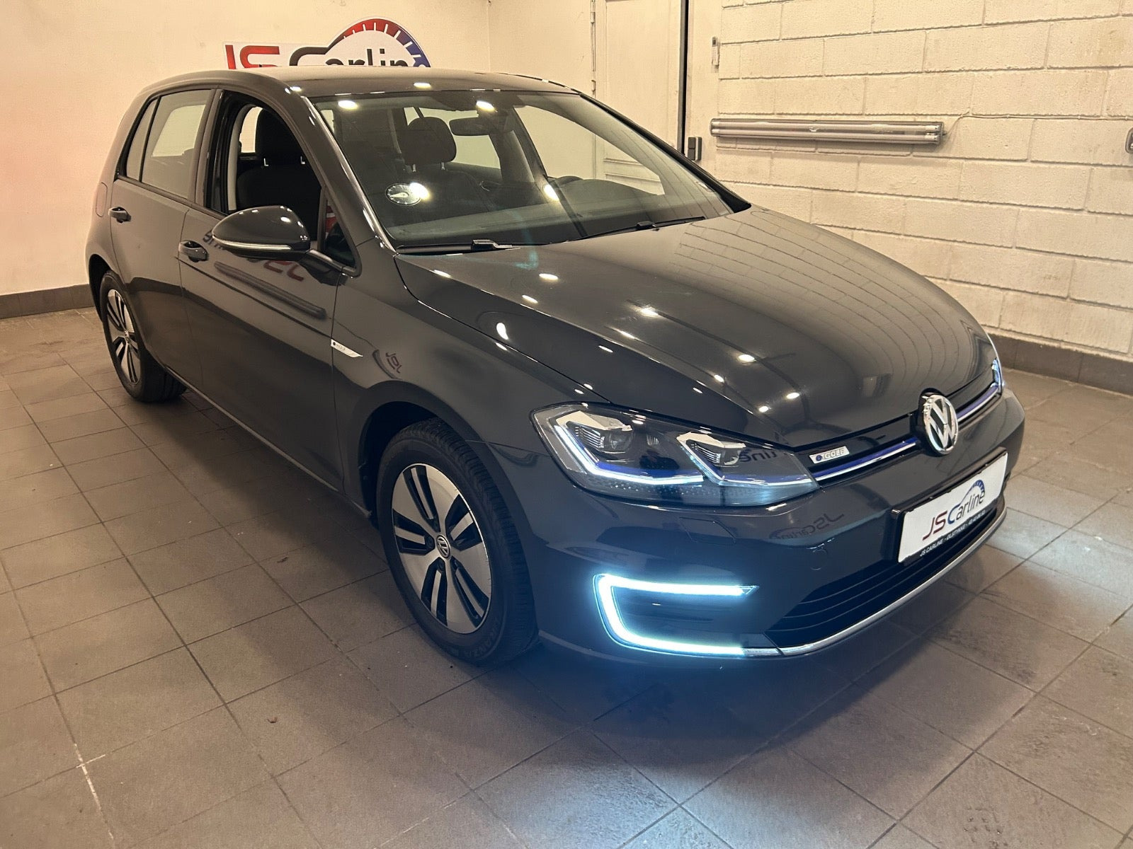 Grå VW e-Golf VII fra 2020