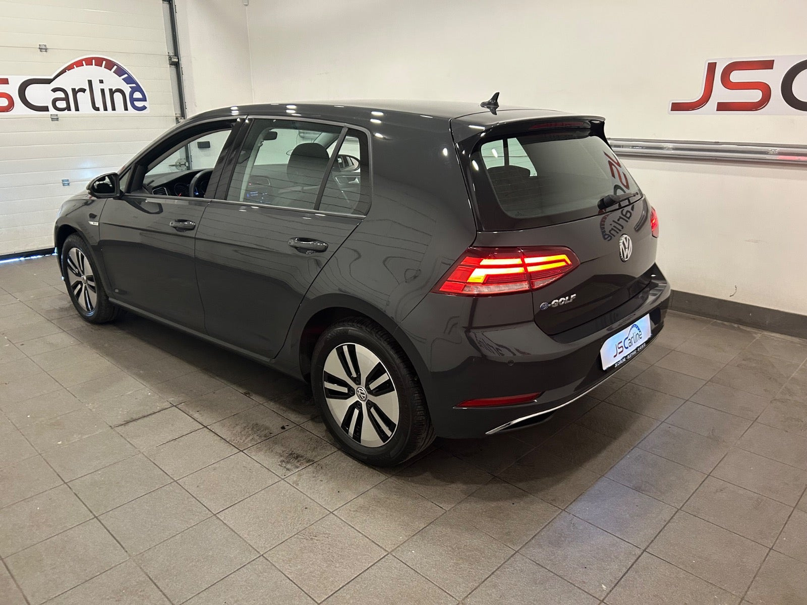 Grå VW e-Golf VII fra 2020