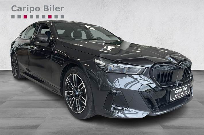 Grå BMW i5 fra 2025 set udefra