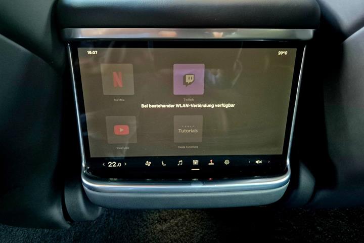 Sort Tesla Model S fra 2023
