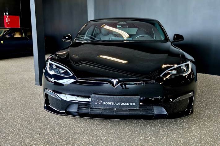 Sort Tesla Model S fra 2023