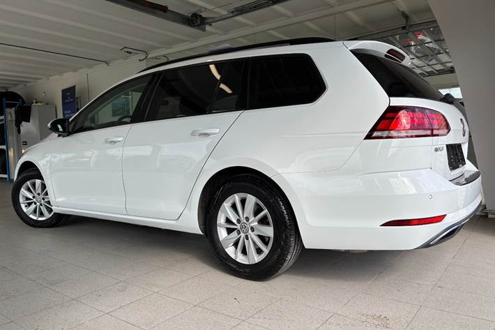 Hvid VW Golf VII fra 2018