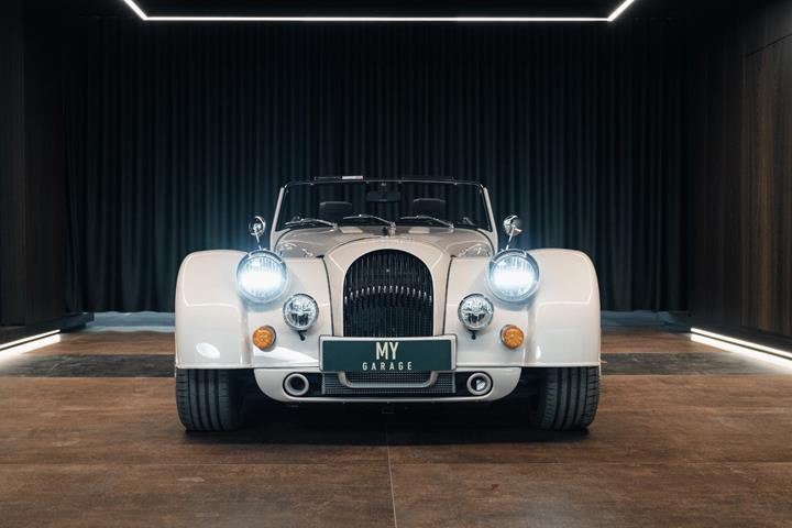 Beige Morgan Plus Six fra 2023