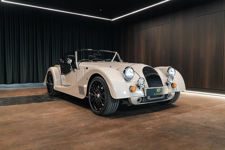 Beige Morgan Plus Six fra 2023
