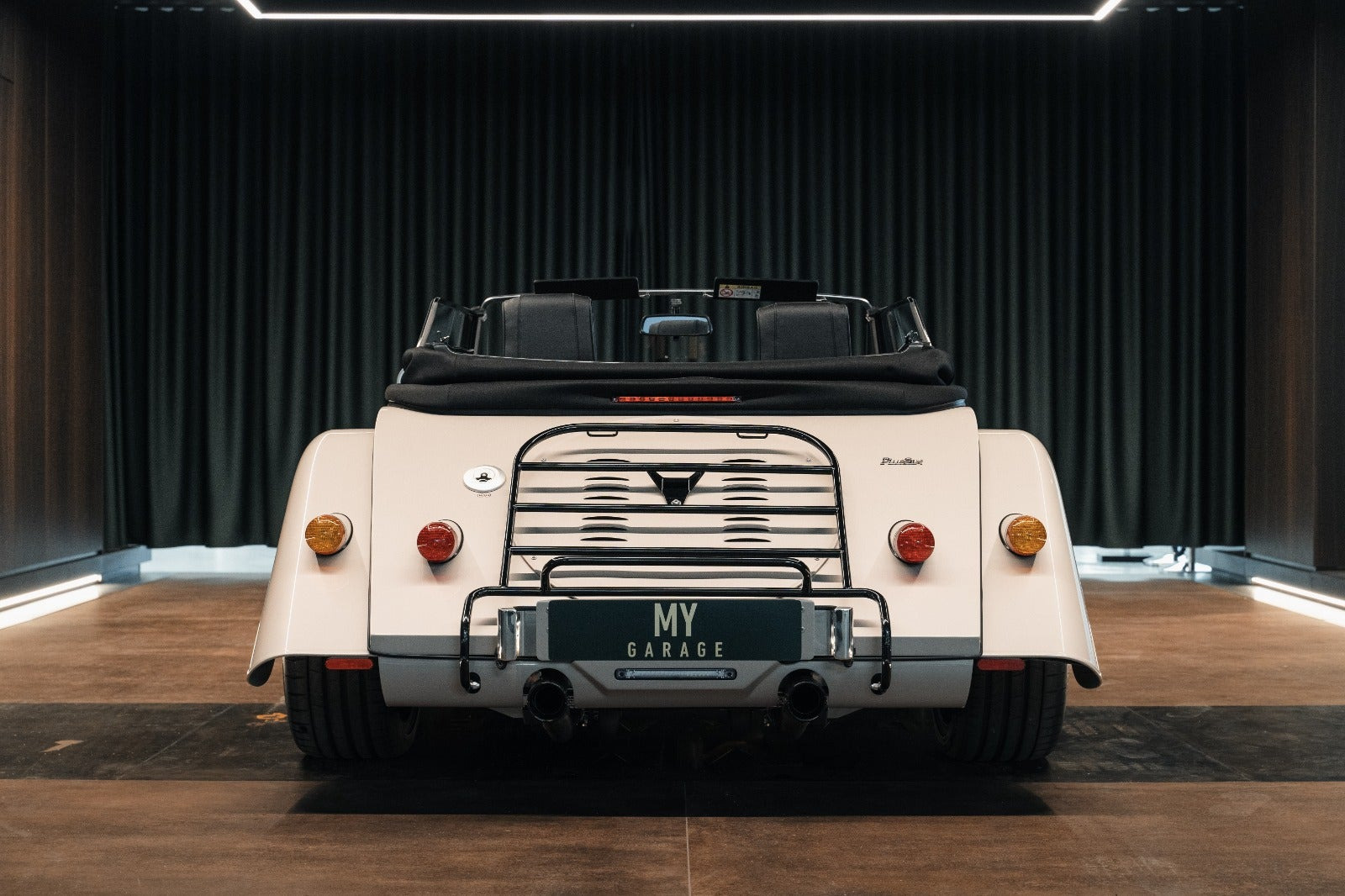Beige Morgan Plus Six fra 2023