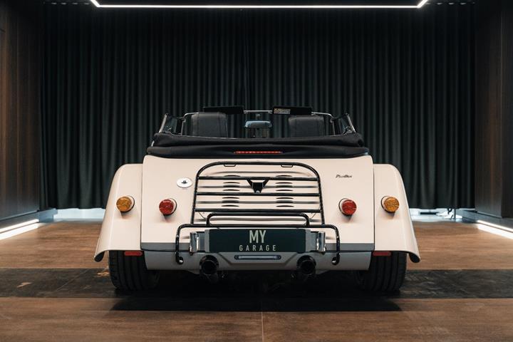 Beige Morgan Plus Six fra 2023