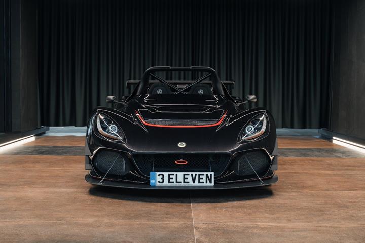 Sort Lotus 3-Eleven fra 2016 set udefra