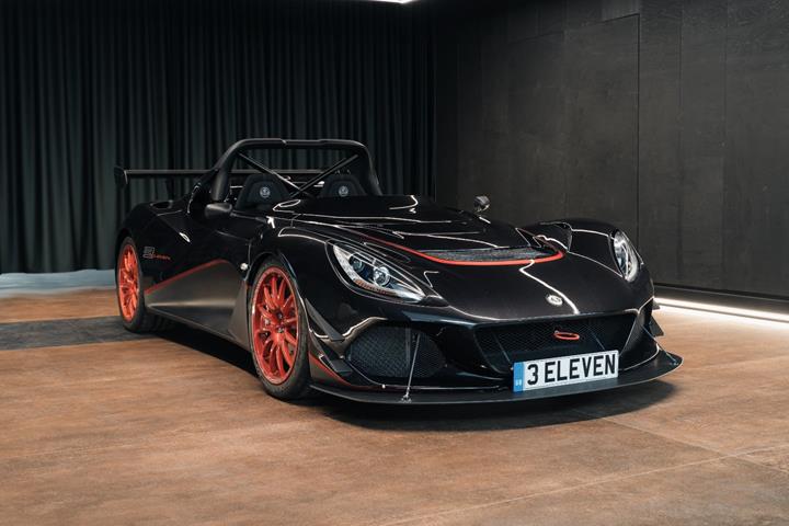 Sort Lotus 3-Eleven fra 2016 set udefra