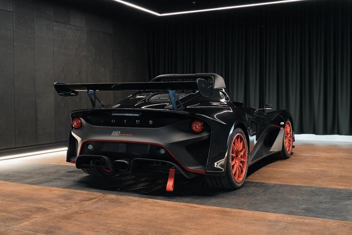 Sort Lotus 3-Eleven fra 2016 set udefra