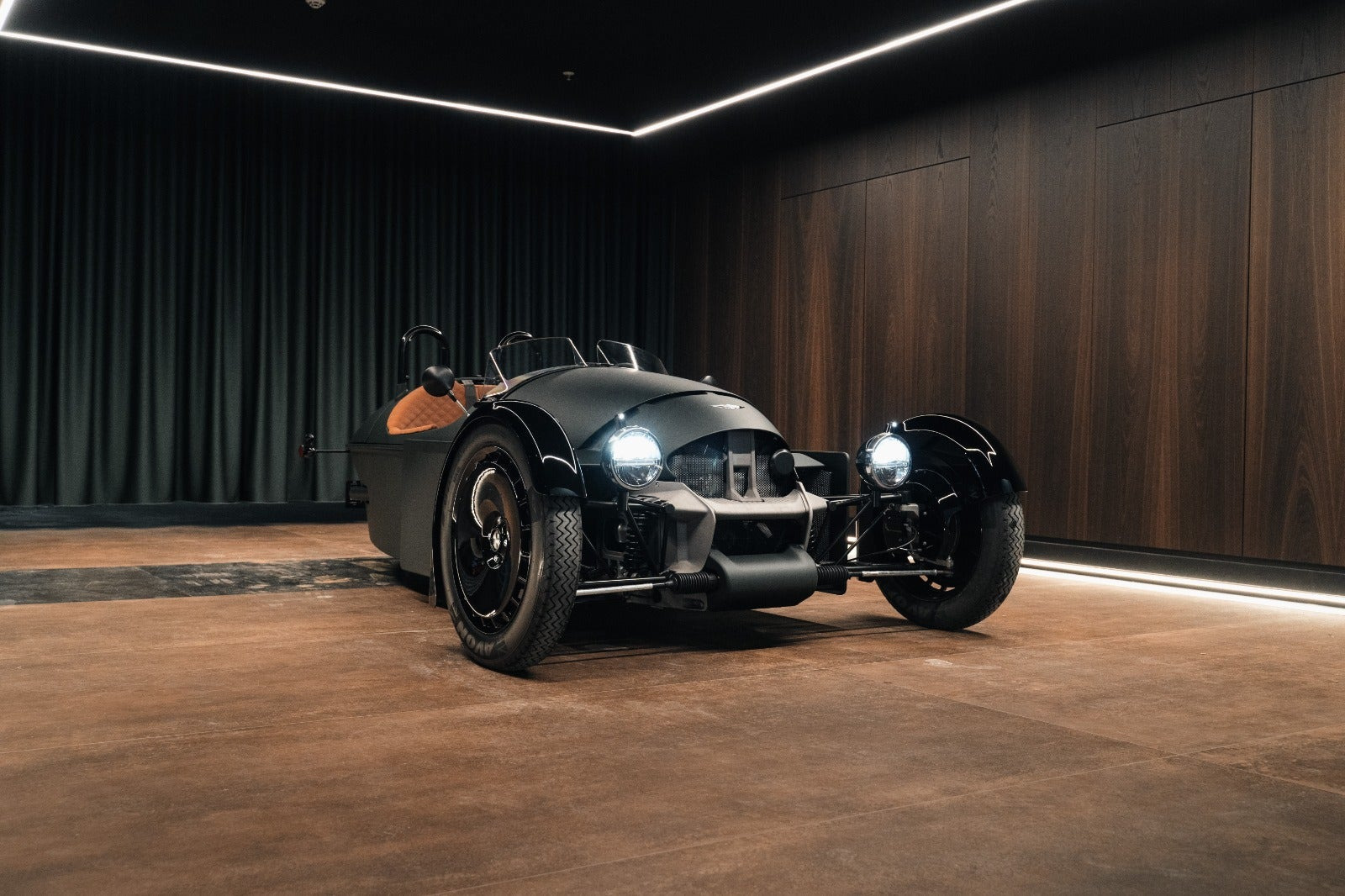 Grøn Morgan Super 3 fra 2023 set udefra
