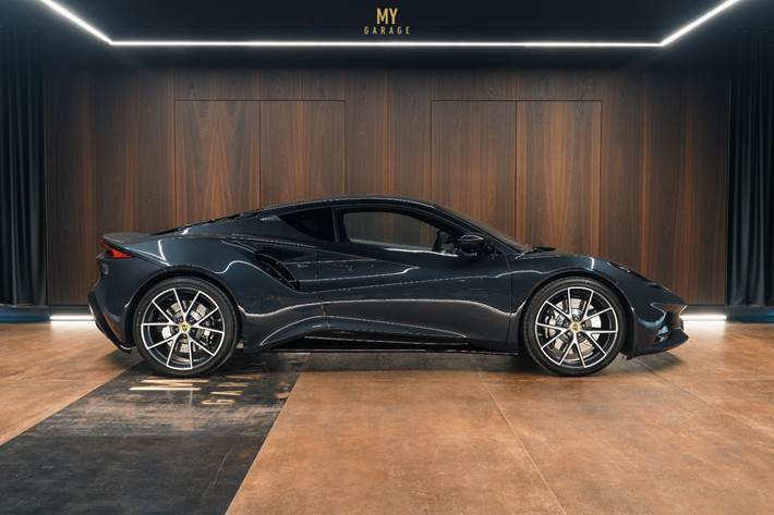Grå Lotus Emira fra 2023