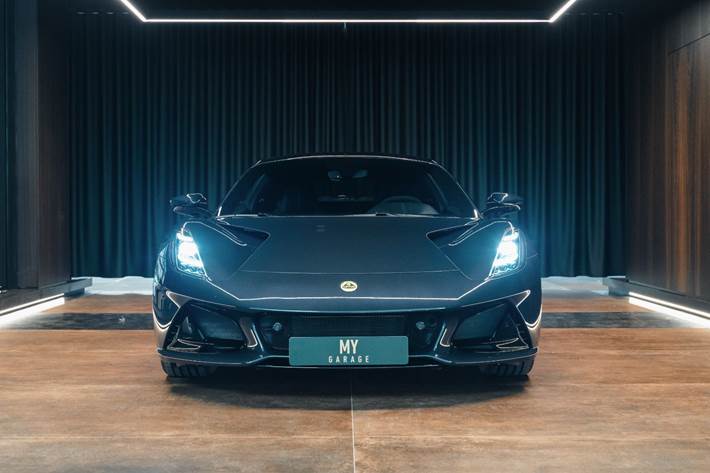 Grå Lotus Emira fra 2023