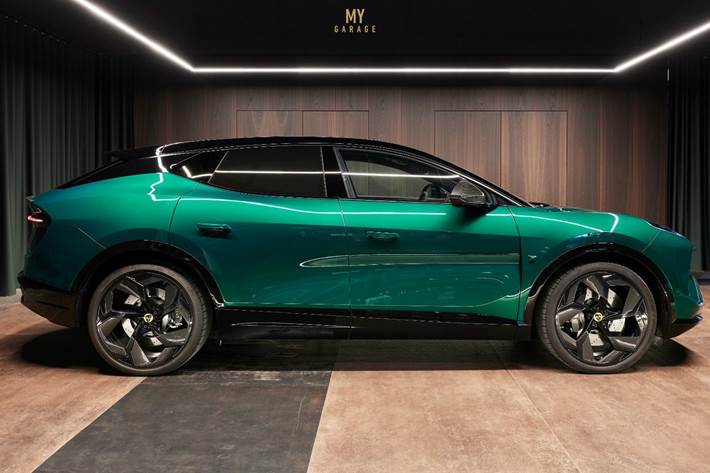 Grå Lotus Eletre fra 2023