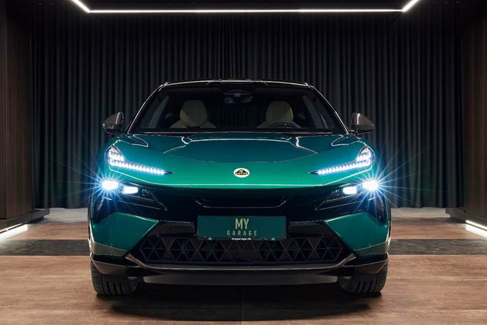 Grå Lotus Eletre fra 2023