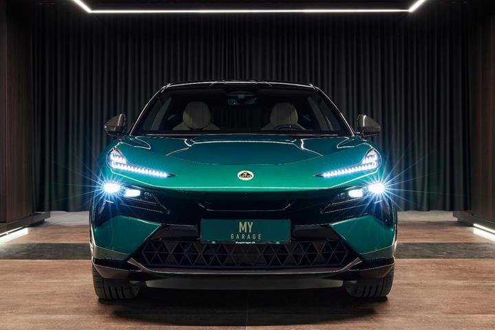 Grå Lotus Eletre fra 2023