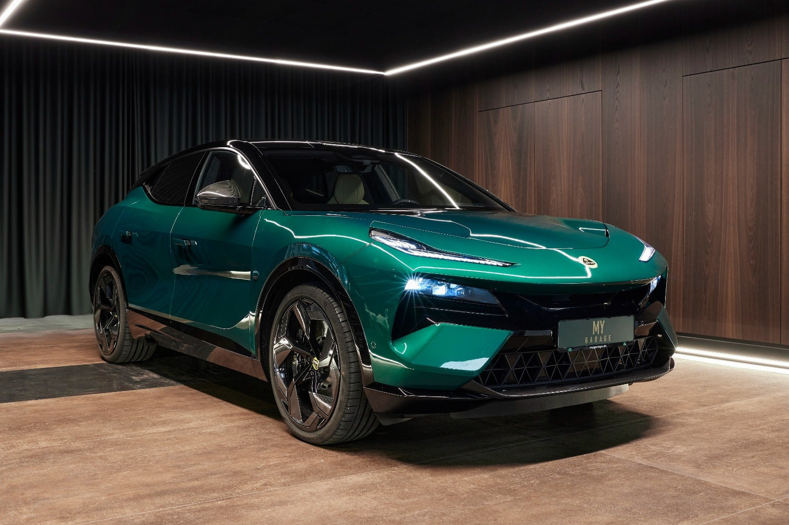 Grå Lotus Eletre fra 2023