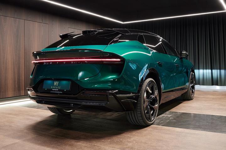 Grå Lotus Eletre fra 2023