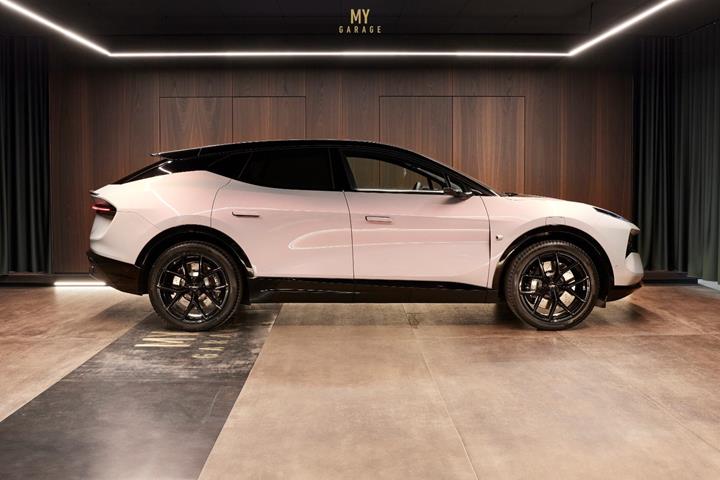 Grå Lotus Eletre fra 2023