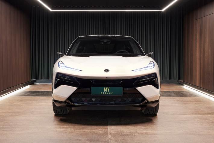 Grå Lotus Eletre fra 2023
