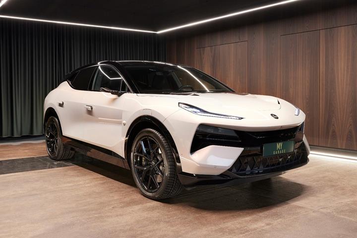 Grå Lotus Eletre fra 2023