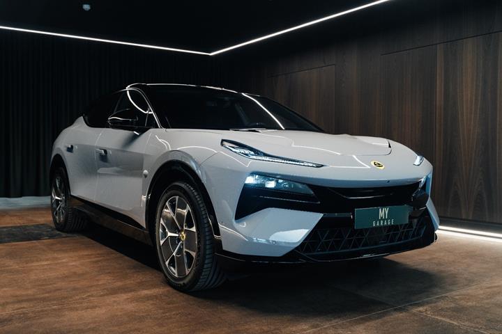 Grå Lotus Eletre fra 2024