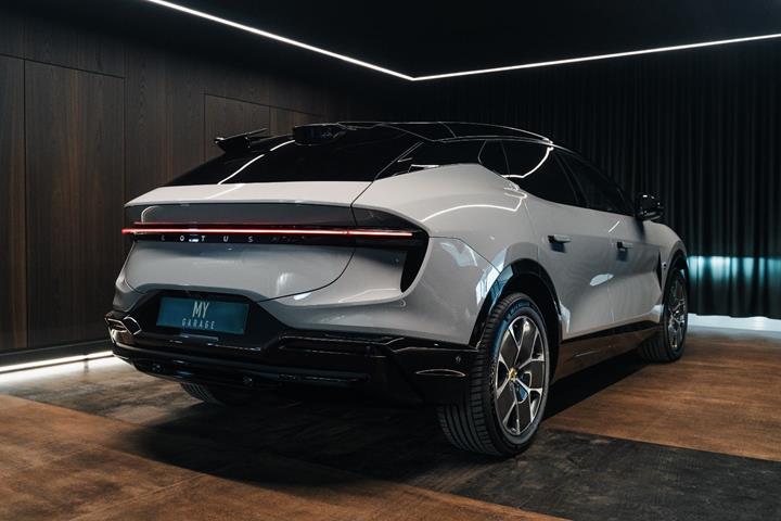 Grå Lotus Eletre fra 2024