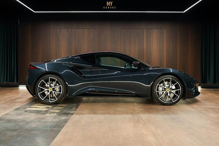 Grå Lotus Emira fra 2024