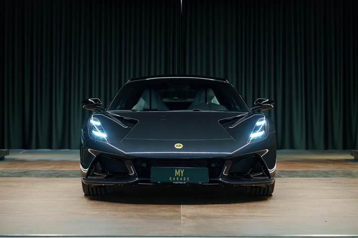 Grå Lotus Emira fra 2024