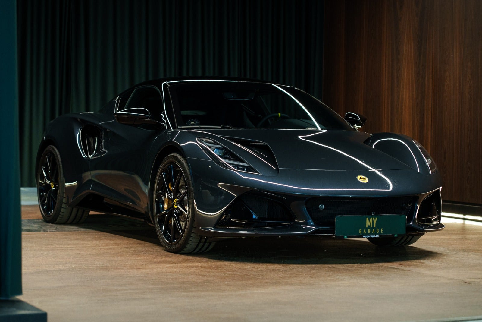 Grå Lotus Emira fra 2024