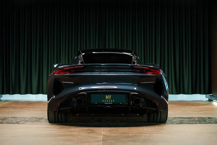 Grå Lotus Emira fra 2024