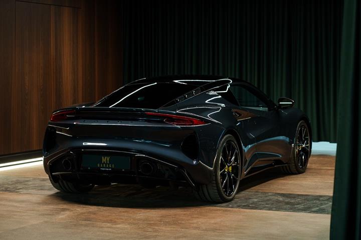 Grå Lotus Emira fra 2024
