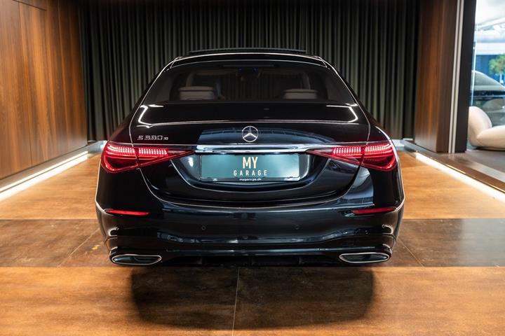 Sort Mercedes S580 e fra 2022