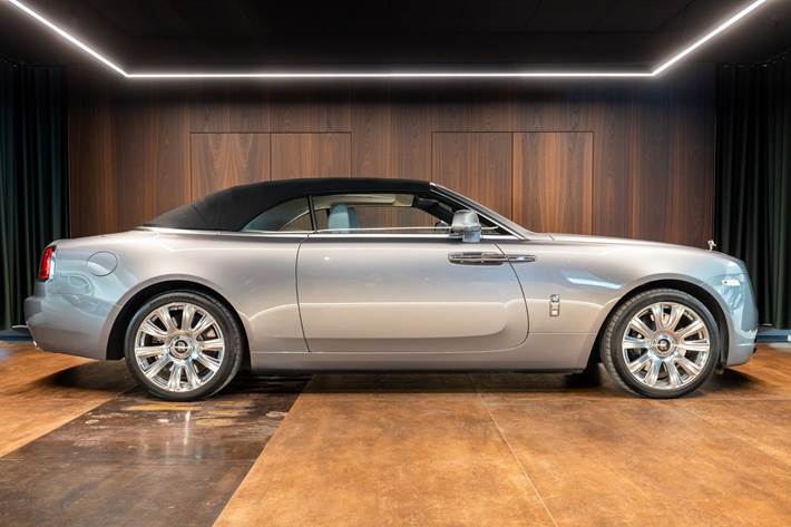 Sølv Rolls Royce Dawn fra 2018