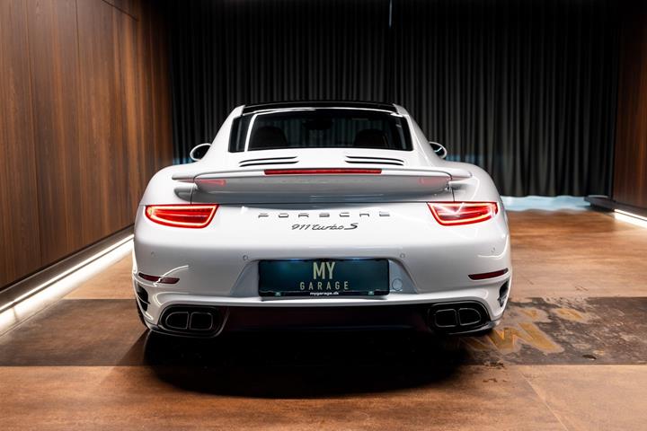 Hvid Porsche 911 Turbo S fra 2016