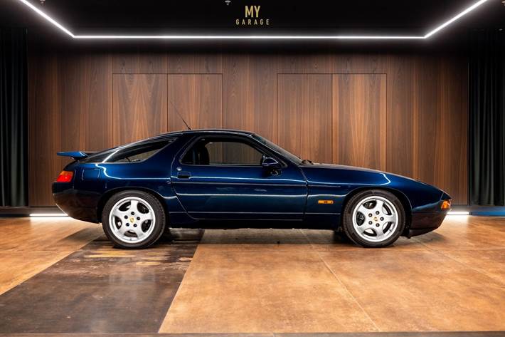Blå Porsche 928 fra 1994