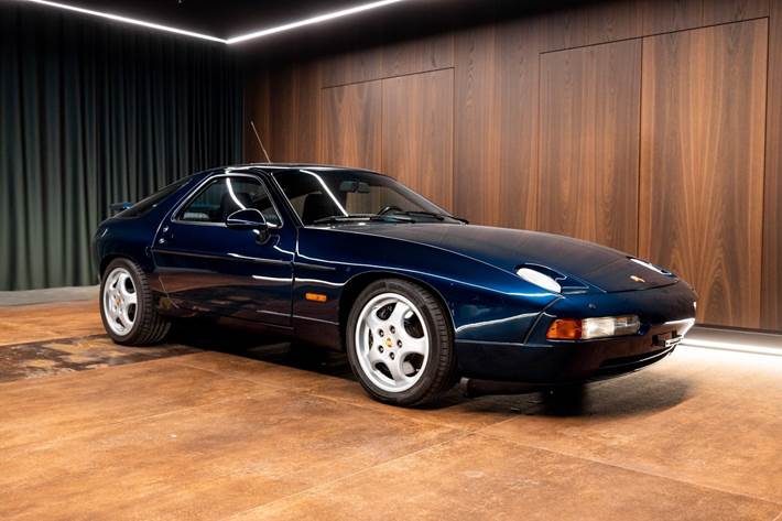 Blå Porsche 928 fra 1994