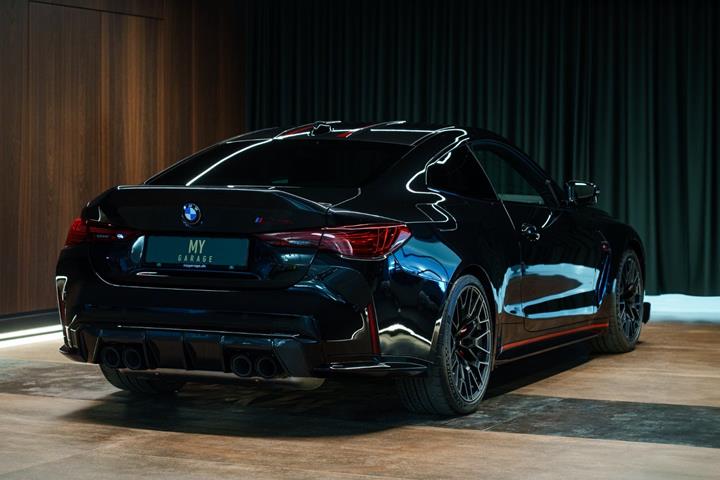 Sort BMW M4 fra 2023