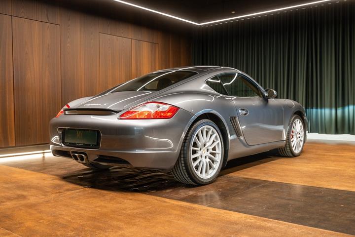Grå Porsche Cayman S fra 2008