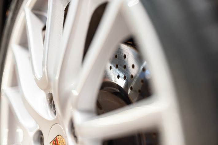 Grå Porsche Cayman S fra 2008