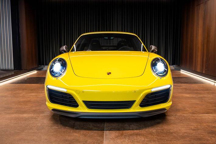 Gul Porsche 911 Carrera T fra 2018